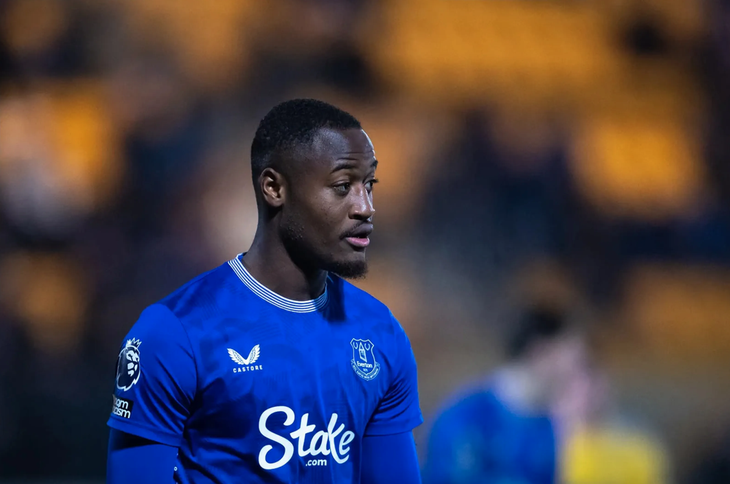Họa vô đơn chí: Sao trẻ Everton dính chàm vì cá cược | OK9